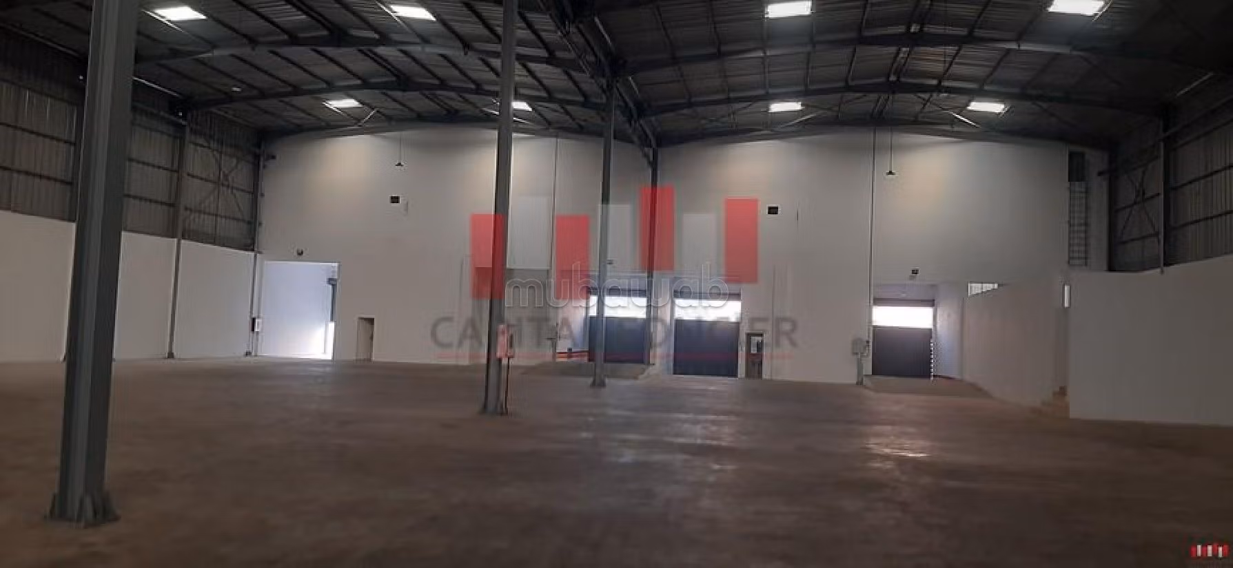 Oficinas y locales comerciales en alquiler en Franceville. Superficie de 4040 m²