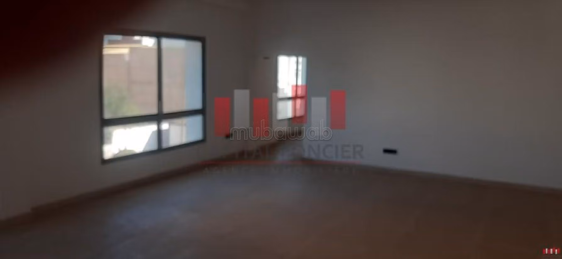 Oficinas y locales comerciales en alquiler en Franceville. Superficie de 4040 m²