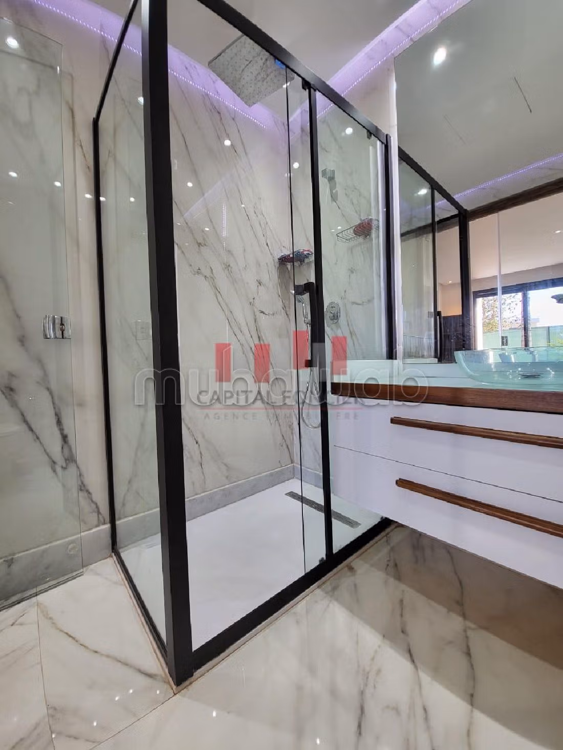 Rent this apartment in Bouskoura Ville. 5 rooms. Ample storage space