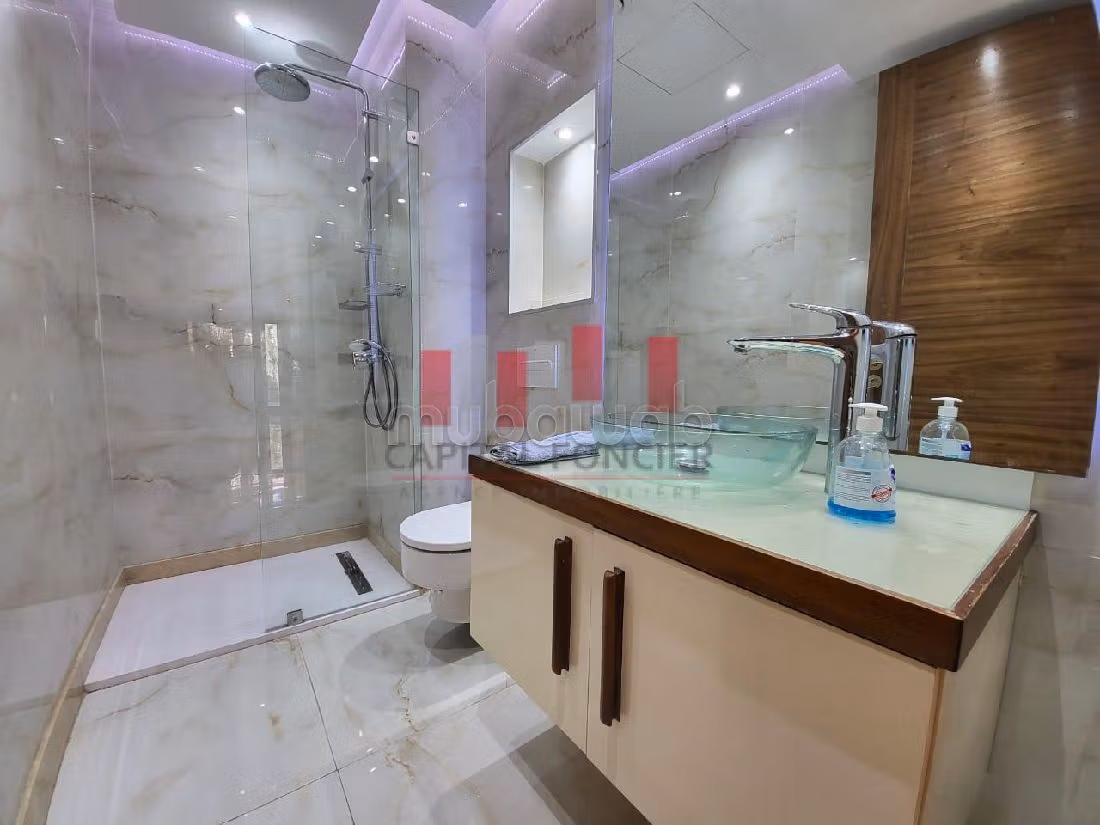 Rent this apartment in Bouskoura Ville. 5 rooms. Ample storage space