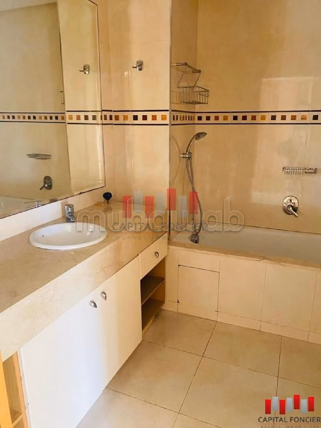 Plein sud piscine calme