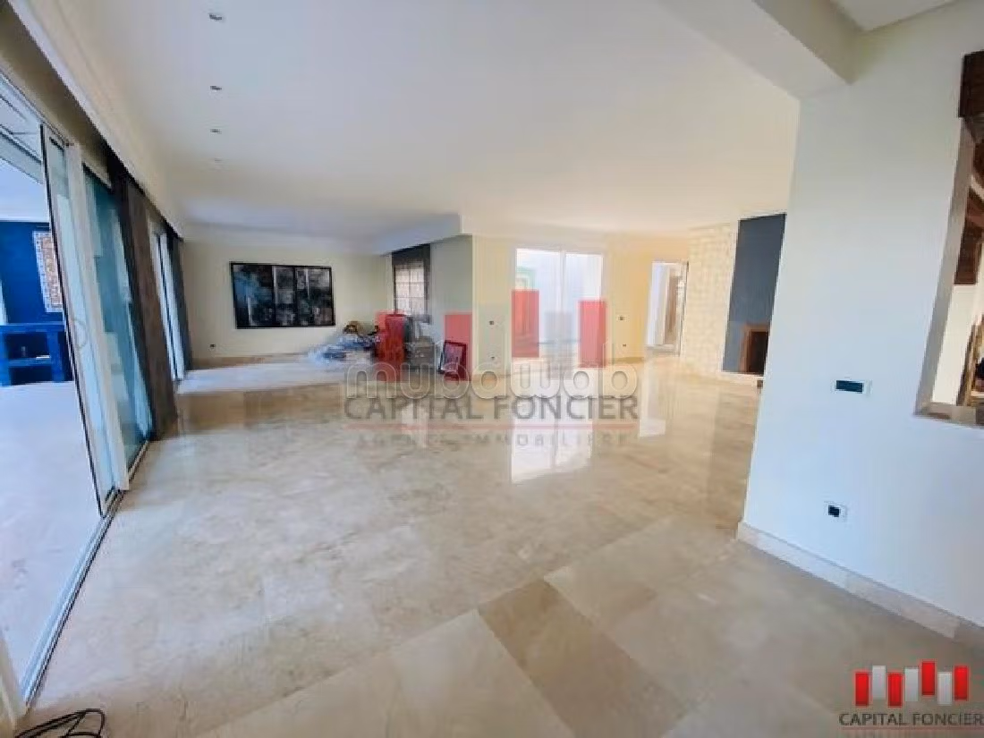 Plein sud piscine calme