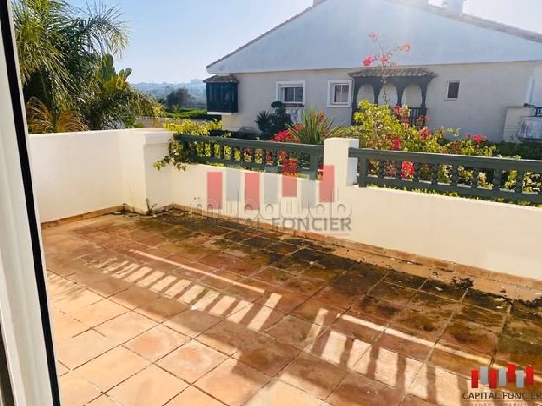 Plein sud piscine calme