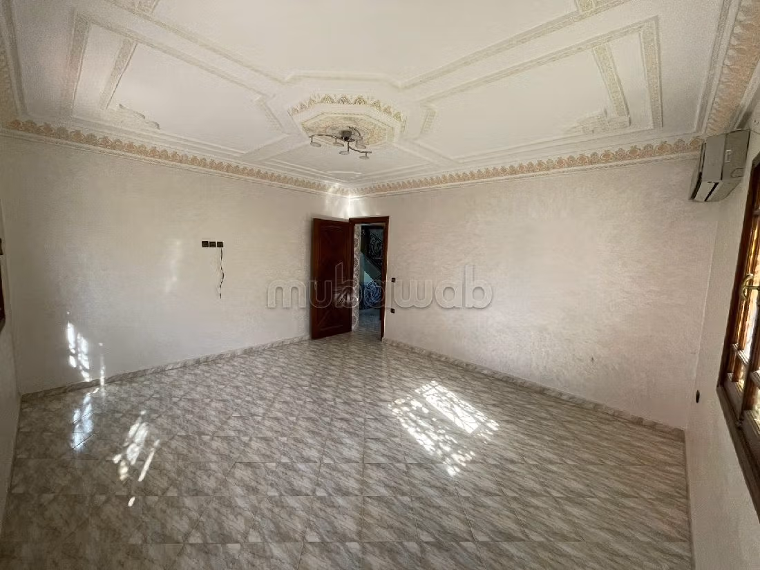 Splendida casa in vendita a Azzouzia. Superficie totale 80 m². Ammobiliato