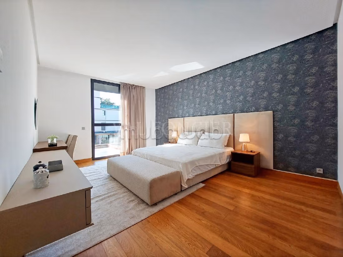 Beautiful apartment for sale in Ain Diab. Large area 190 m². Beautiful sea view. 