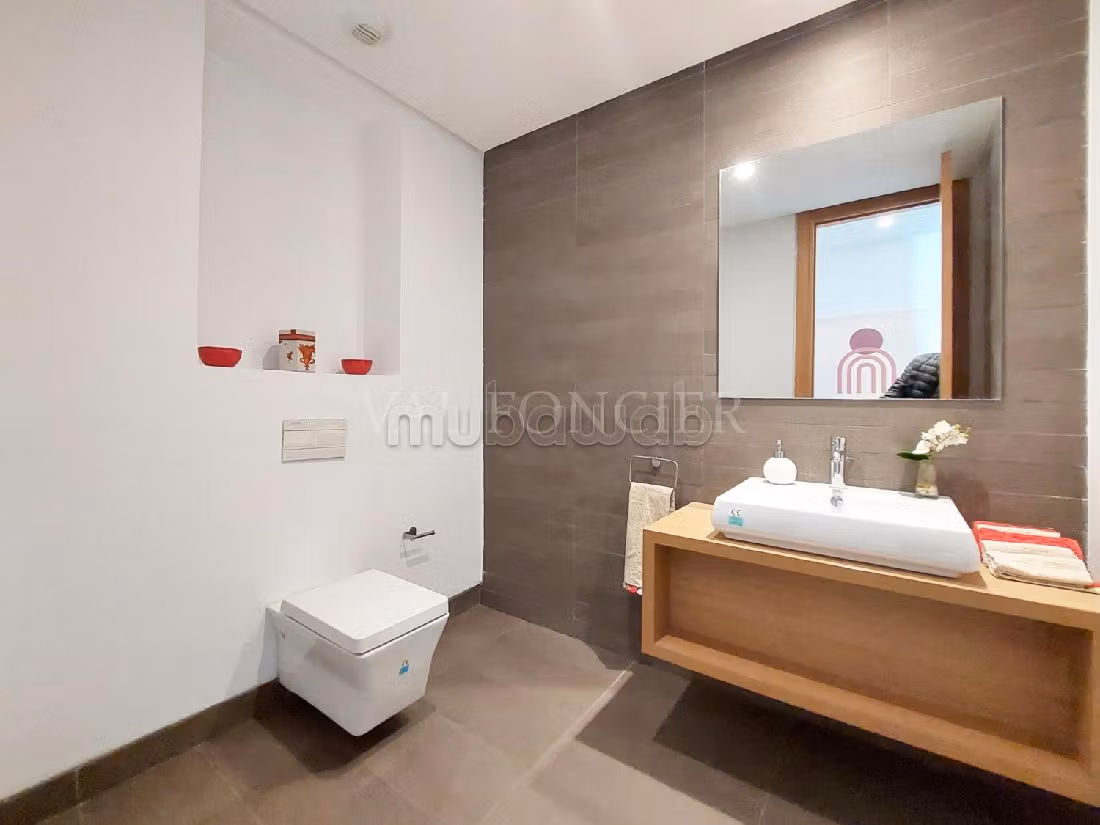 Beautiful apartment for sale in Ain Diab. Large area 190 m². Beautiful sea view. 