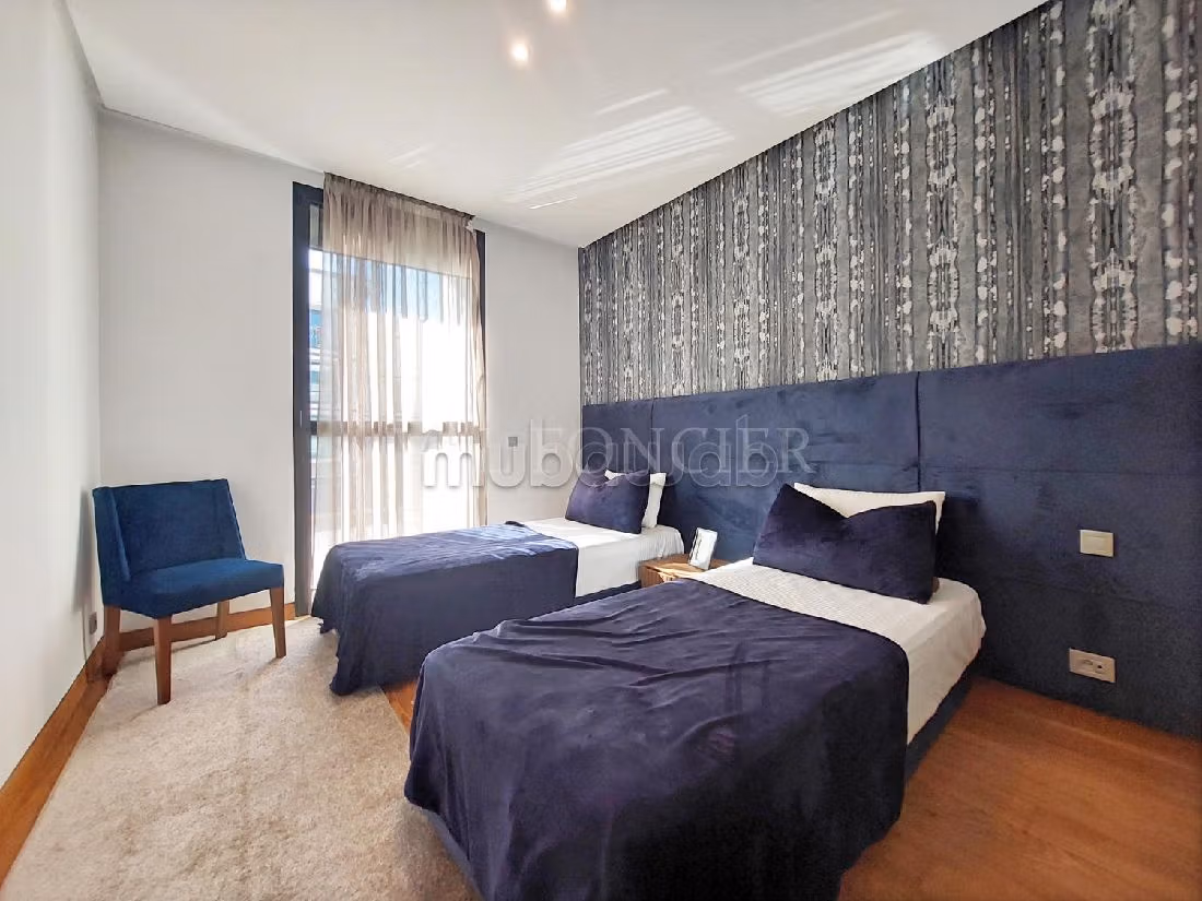 Beautiful apartment for sale in Ain Diab. Large area 190 m². Beautiful sea view. 