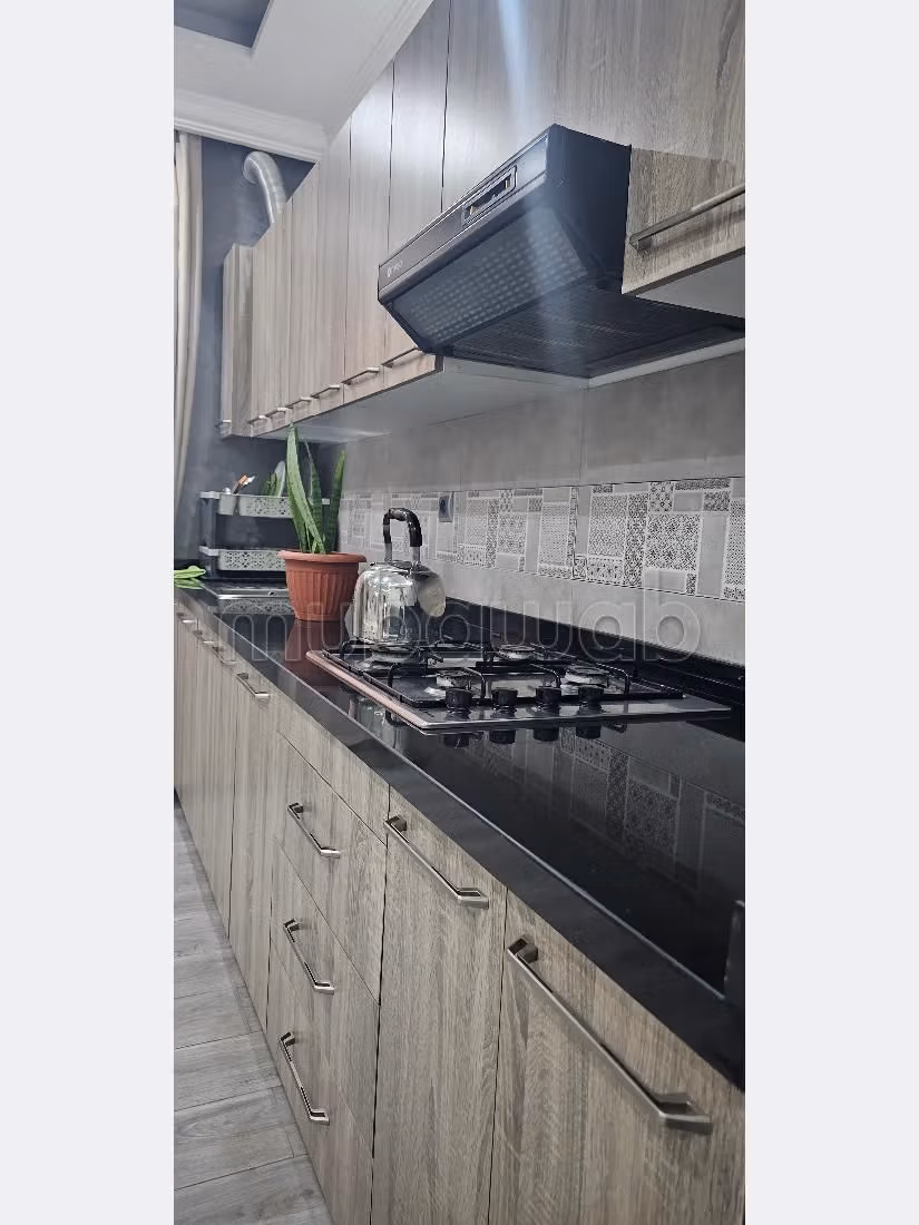 Bell'appartamento in affitto a Borj. 1 camera. Splendido giardino e comodo posto auto