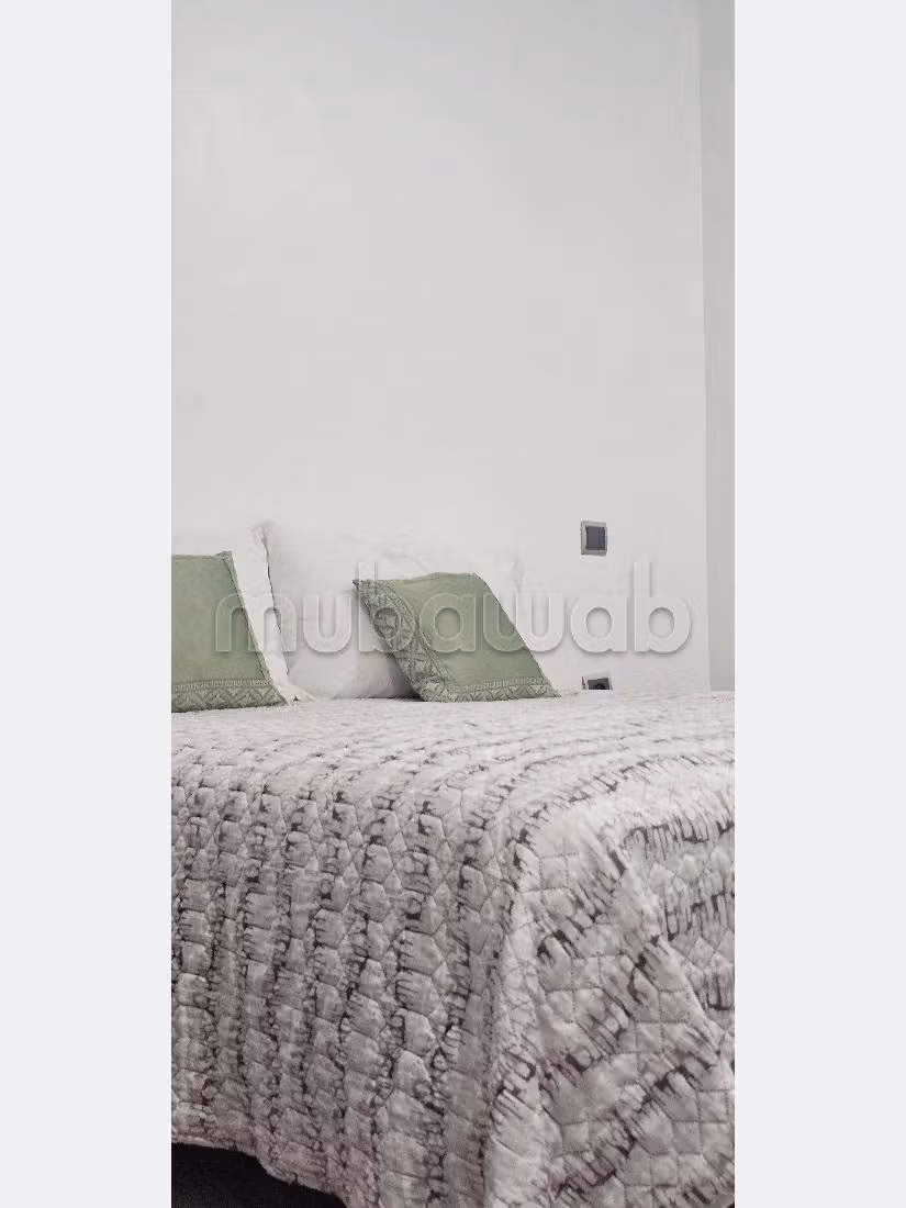 Bell'appartamento in affitto a Borj. 1 camera. Splendido giardino e comodo posto auto