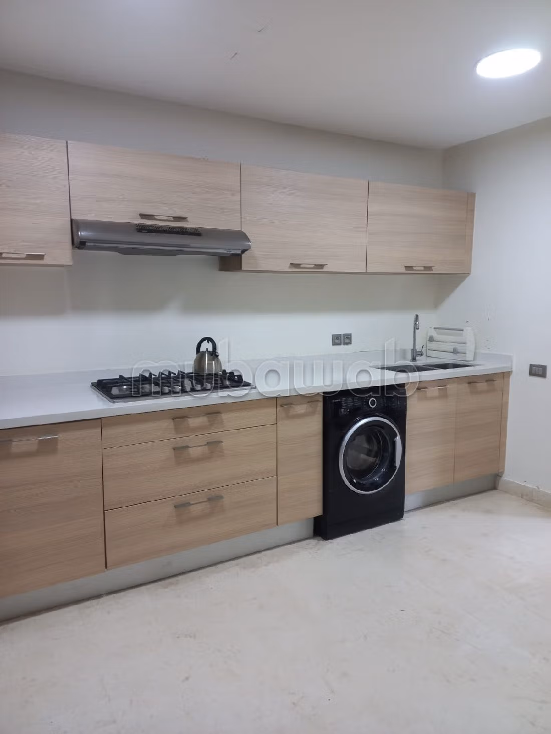 Flat for rent in Ain Diab. 5 large living areas. Lift and parking spaces.