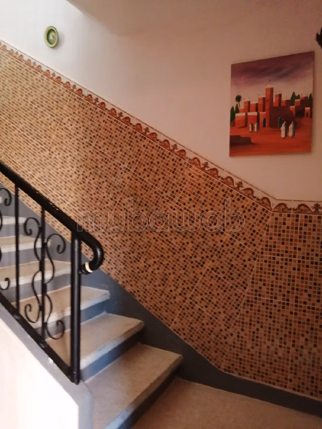 Beautiful house for sale. 3 beautiful rooms. Living room with Moroccan decor, General satellite dish system. 