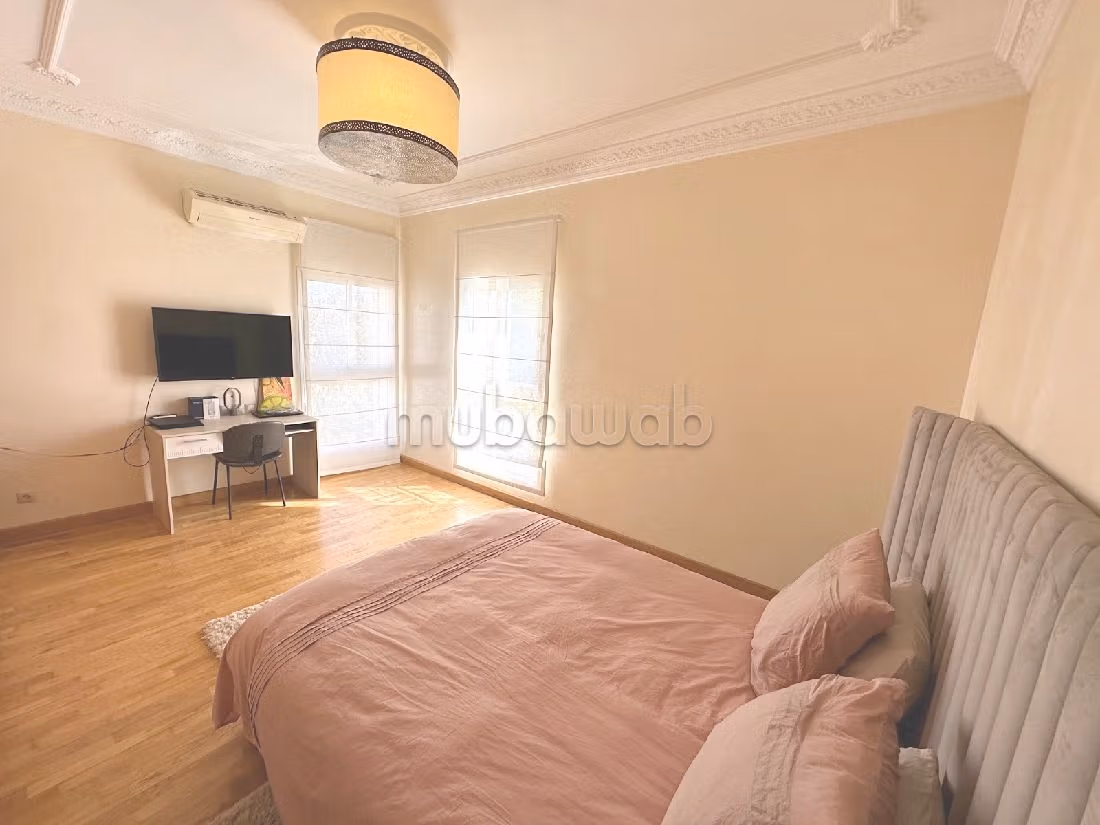 Villa's en luxe woningen beschikbaar. 8 Ruimtes. Parkeerplaats en tuin. 