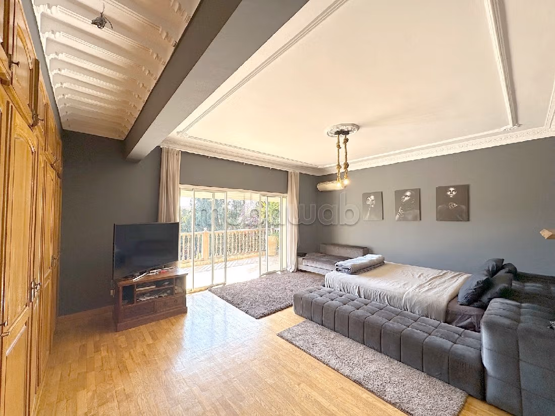 Villa's en luxe woningen beschikbaar. 8 Ruimtes. Parkeerplaats en tuin. 