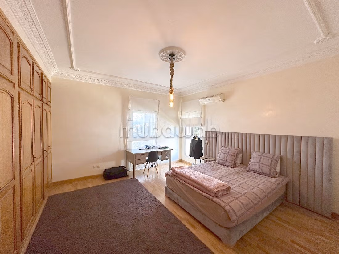 Villa's en luxe woningen beschikbaar. 8 Ruimtes. Parkeerplaats en tuin. 