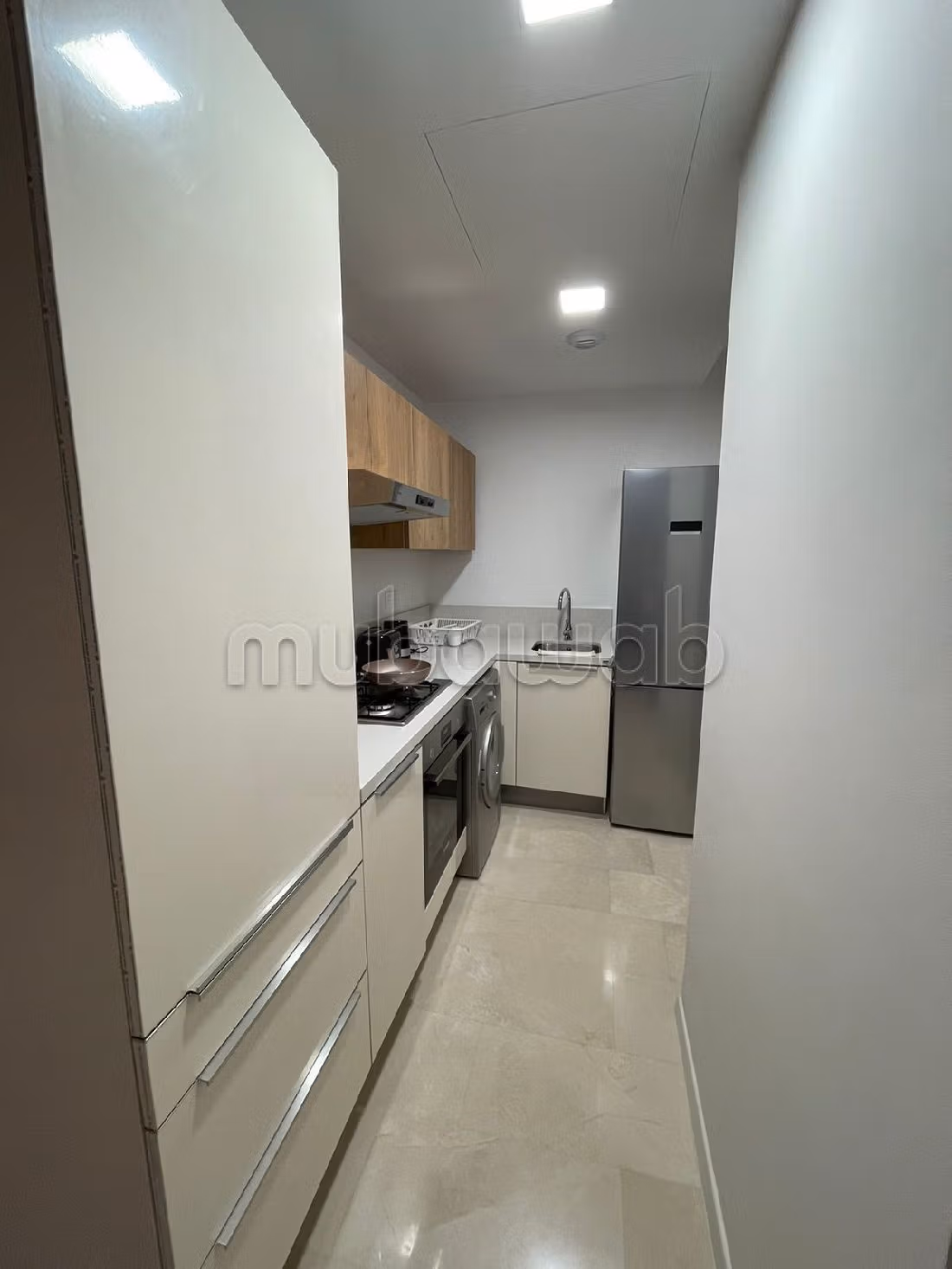 Joli studio meublé à casa finance city