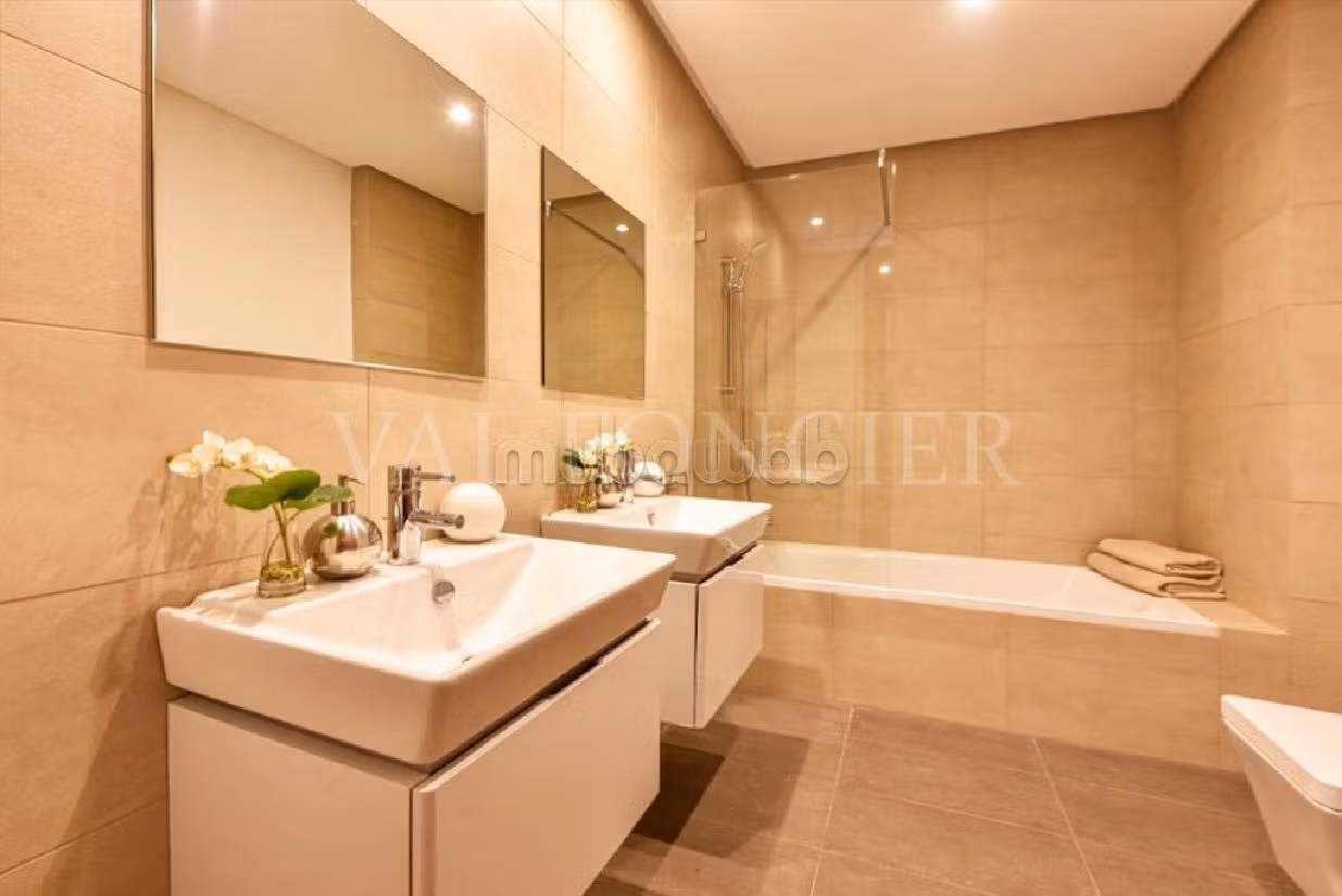 Location luxueux appartement meublé moderne 3chambres avec terrasse, Ain Diab