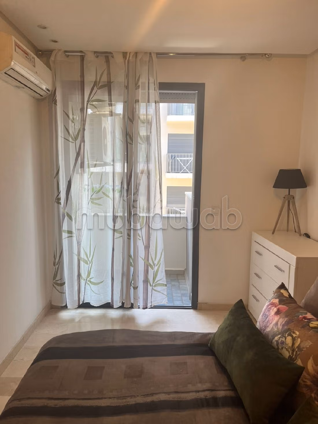 Affitto di un bellissimo appartamento a Les princesses. 1 bella camera da letto. Con garage e ascensore. 