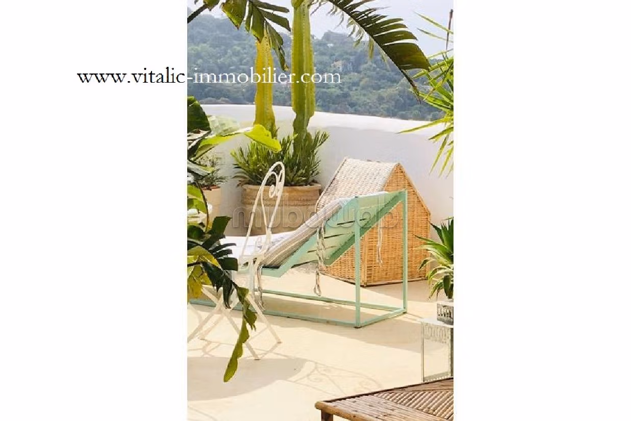 منزل للبيع ب مرشان. المساحة الكلية 200 م². شرفة. 