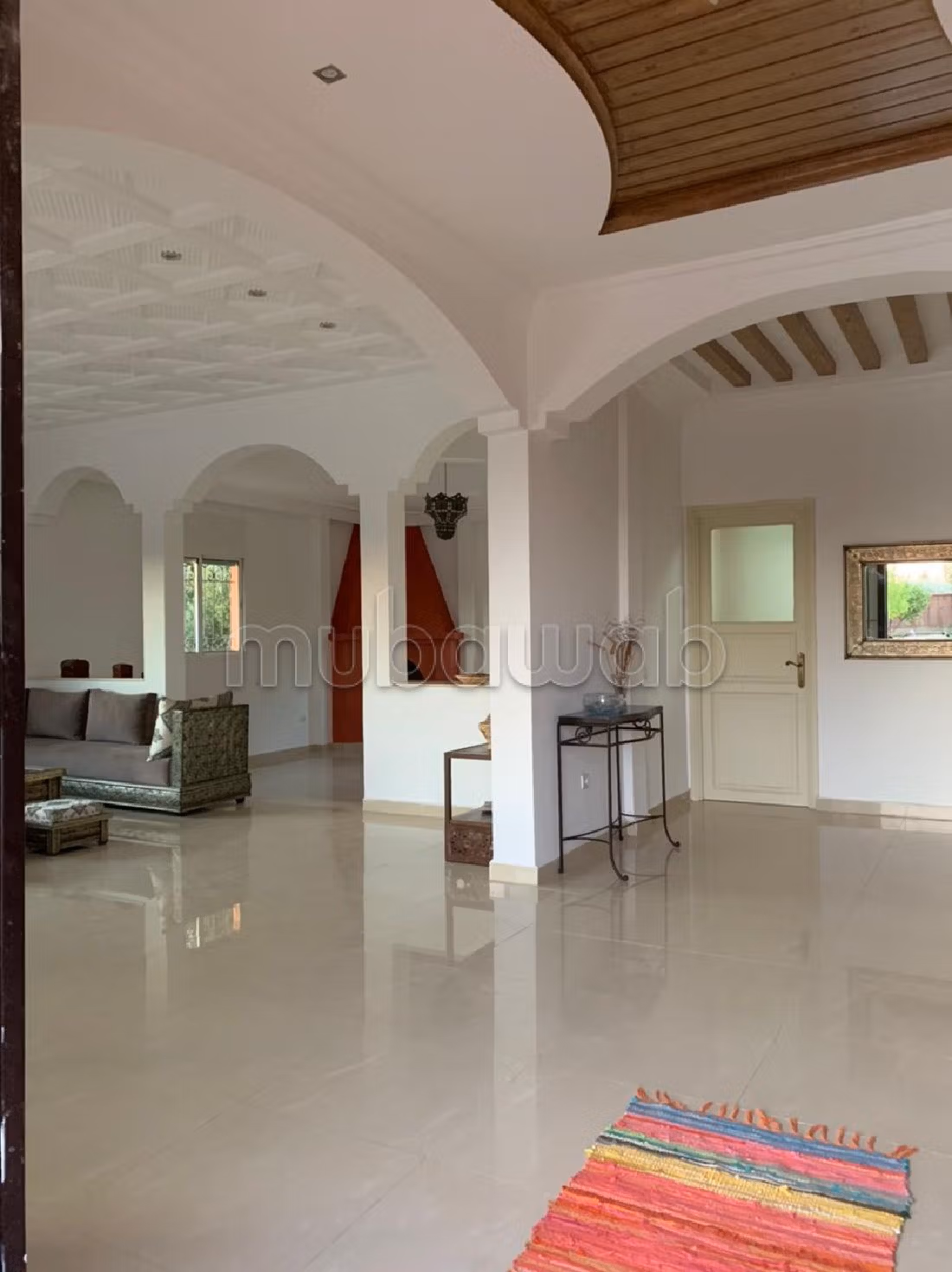 شراء منزل مميز طريق فاس ب. المساحة الكلية 4193 م². صحن فضائي وباب متين وممتاز