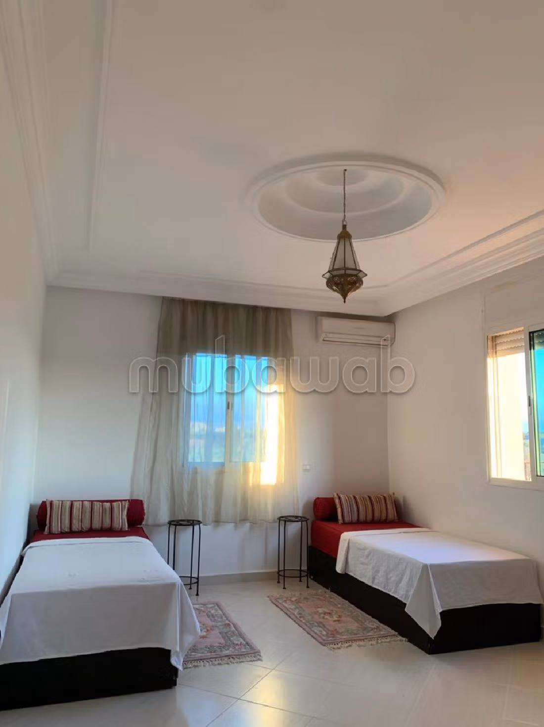 شراء منزل مميز طريق فاس ب. المساحة الكلية 4193 م². صحن فضائي وباب متين وممتاز