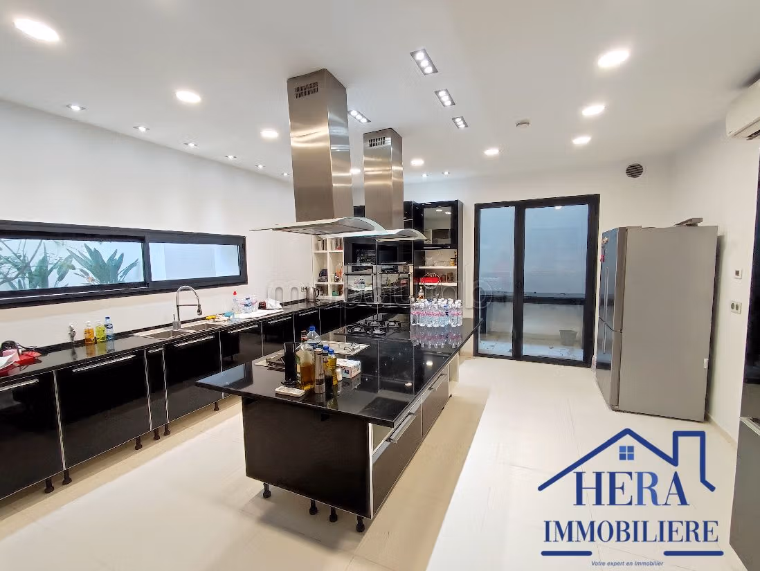 Straordinaria casa di lusso in affitto a Gammarth Supérieur. 7 locali spaziosi. ammobiliato. 