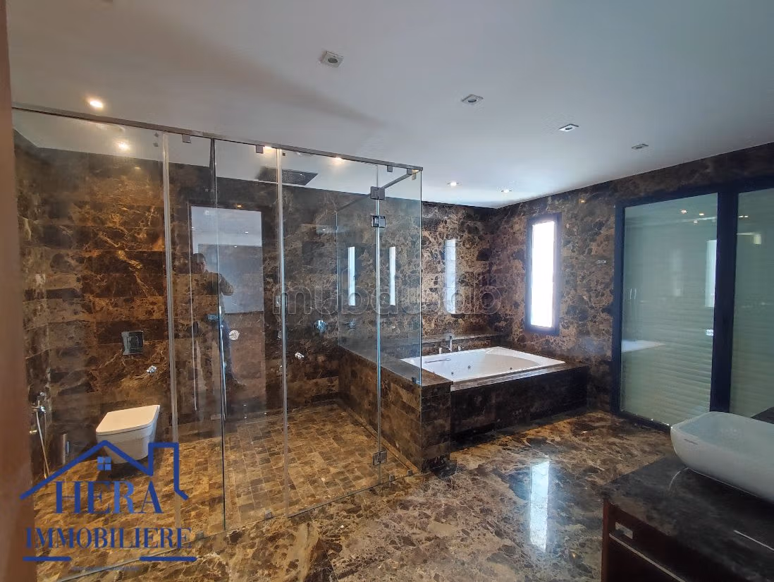 Straordinaria casa di lusso in affitto a Gammarth Supérieur. 7 locali spaziosi. ammobiliato. 
