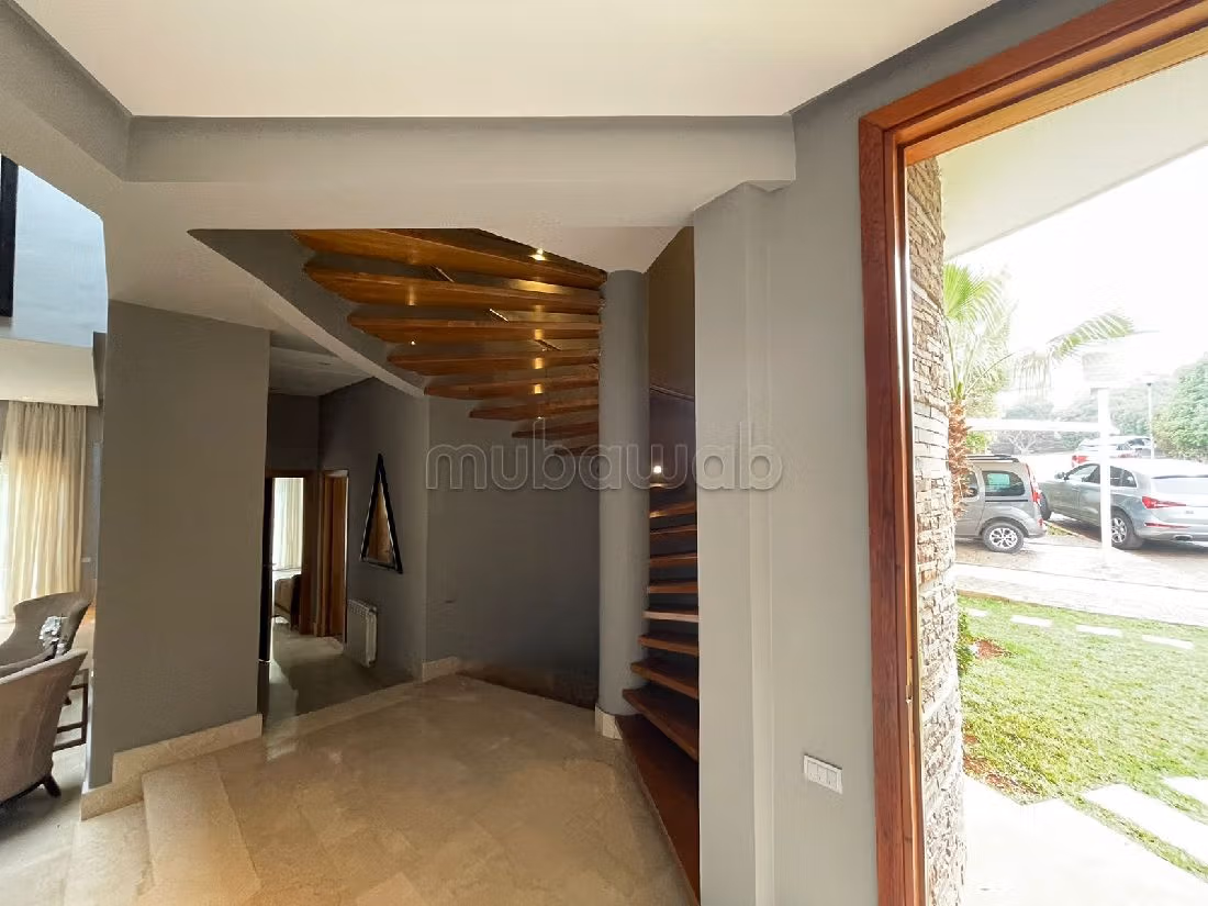 Villa's en luxe woningen te huur in Ain Diab. 4 Slaapkamers. Zwembad en airconditioning. 