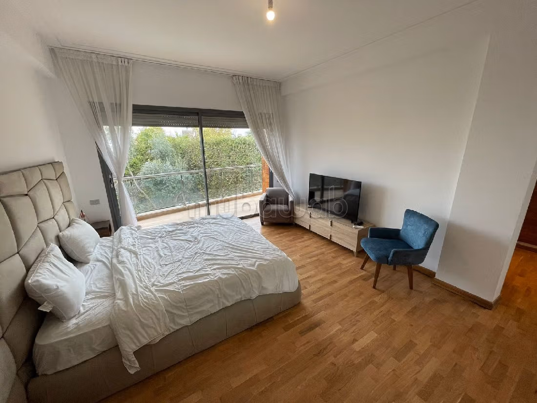 Villa's en luxe woningen te huur in Ain Diab. 4 Slaapkamers. Zwembad en airconditioning. 