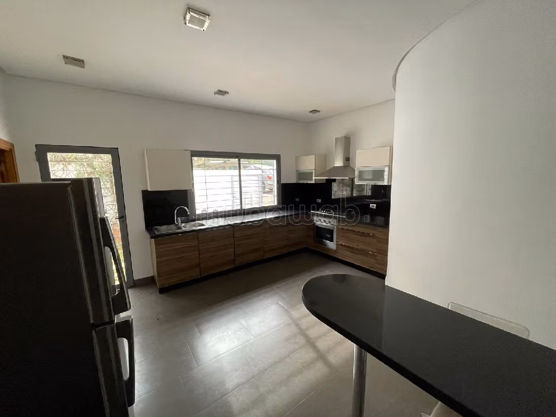 Villa's en luxe woningen te huur in Ain Diab. 4 Slaapkamers. Zwembad en airconditioning. 