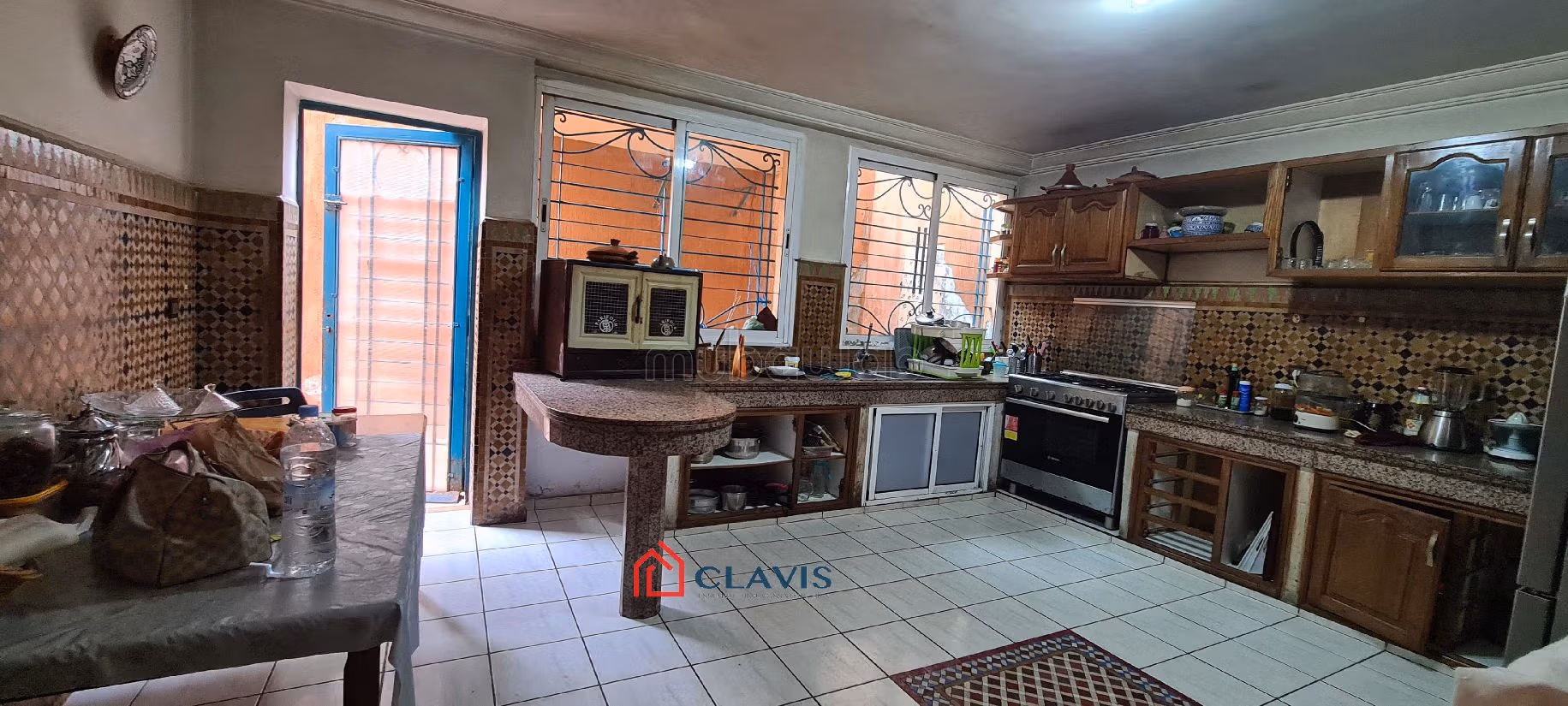 High quality house for sale in Sidi Maarouf. Surface area 350 m². Carpark and garden