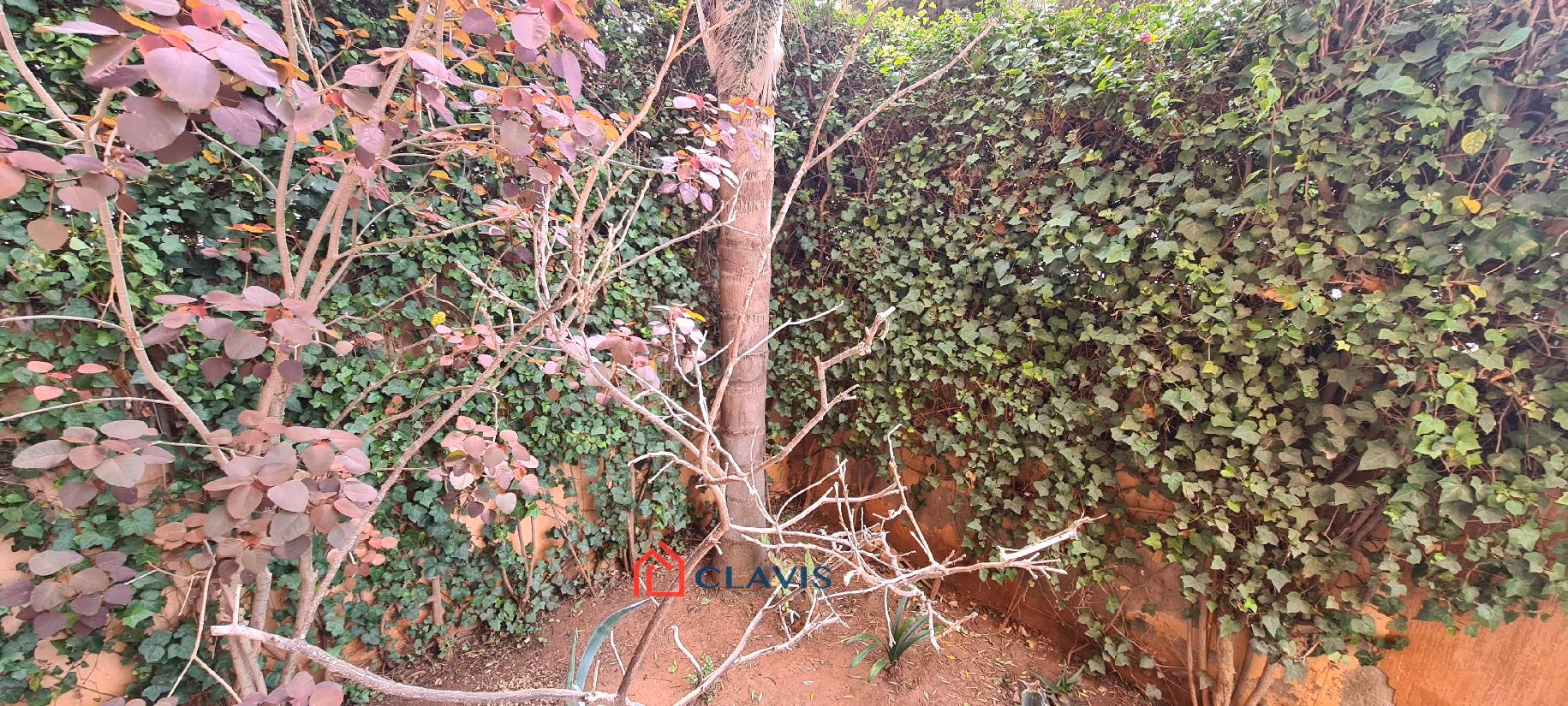 High quality house for sale in Sidi Maarouf. Surface area 350 m². Carpark and garden