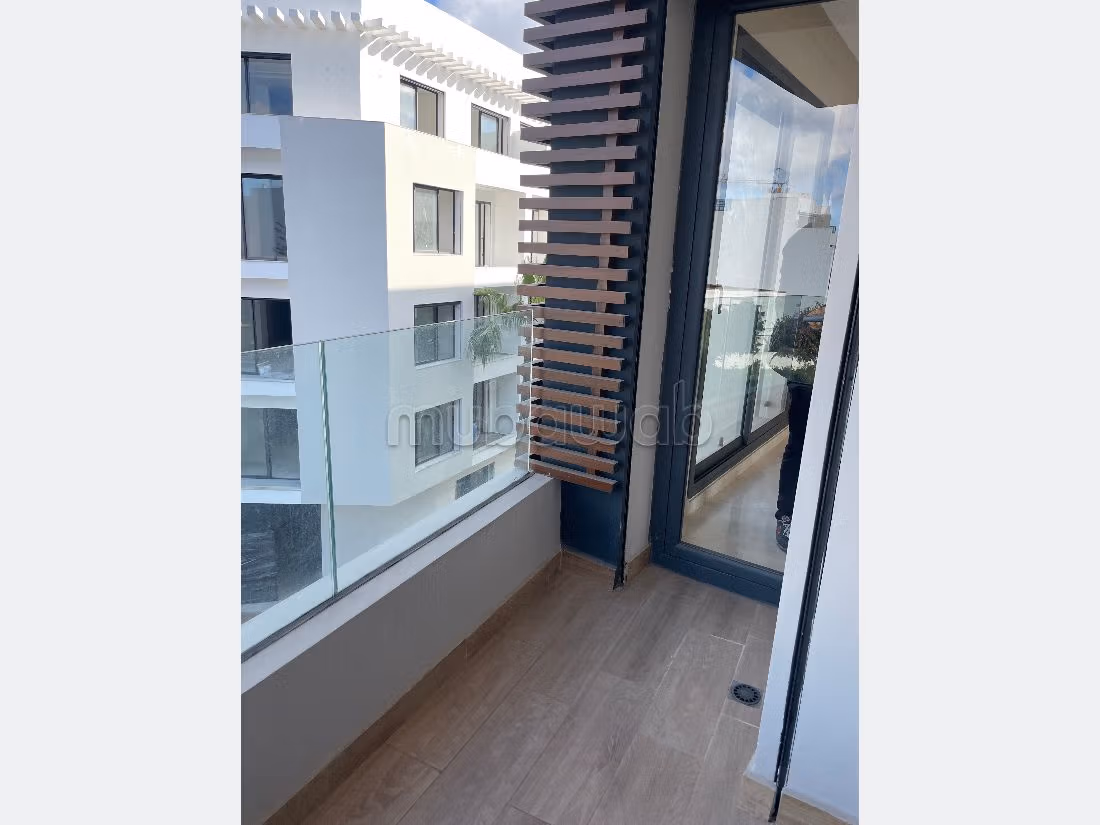 Appartement en location à Oasis. Surface totale 60 m². Chauffage central et porte blindée