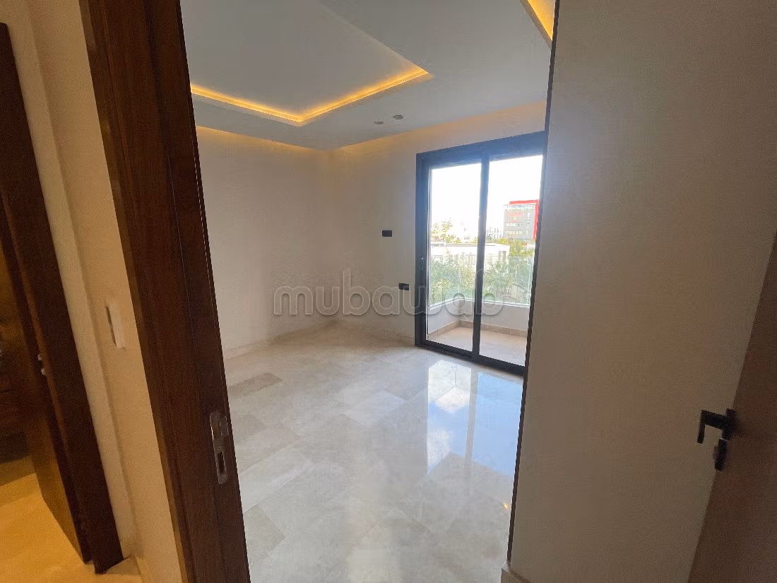 Appartement en location à Oasis. Surface totale 60 m². Chauffage central et porte blindée