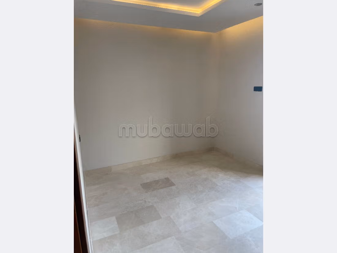 Appartement en location à Oasis. Surface totale 60 m². Chauffage central et porte blindée