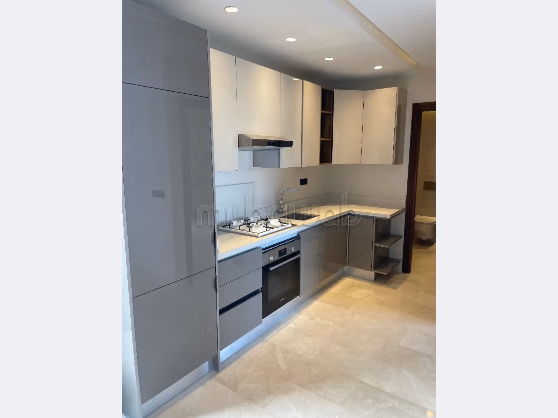 Appartement en location à Oasis. Surface totale 60 m². Chauffage central et porte blindée