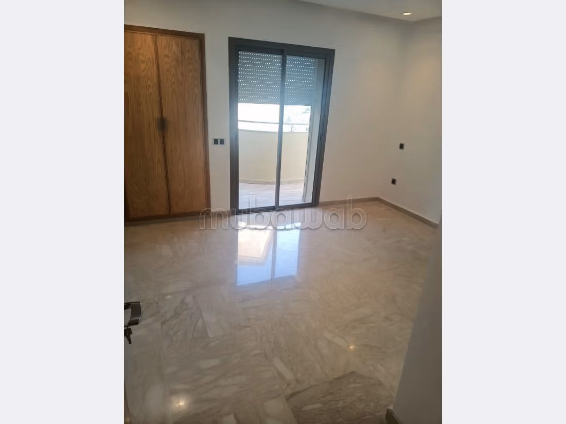 Splendido appartamento in affitto a Palmier. 3 camere. Con ascensore e terrazzo. 