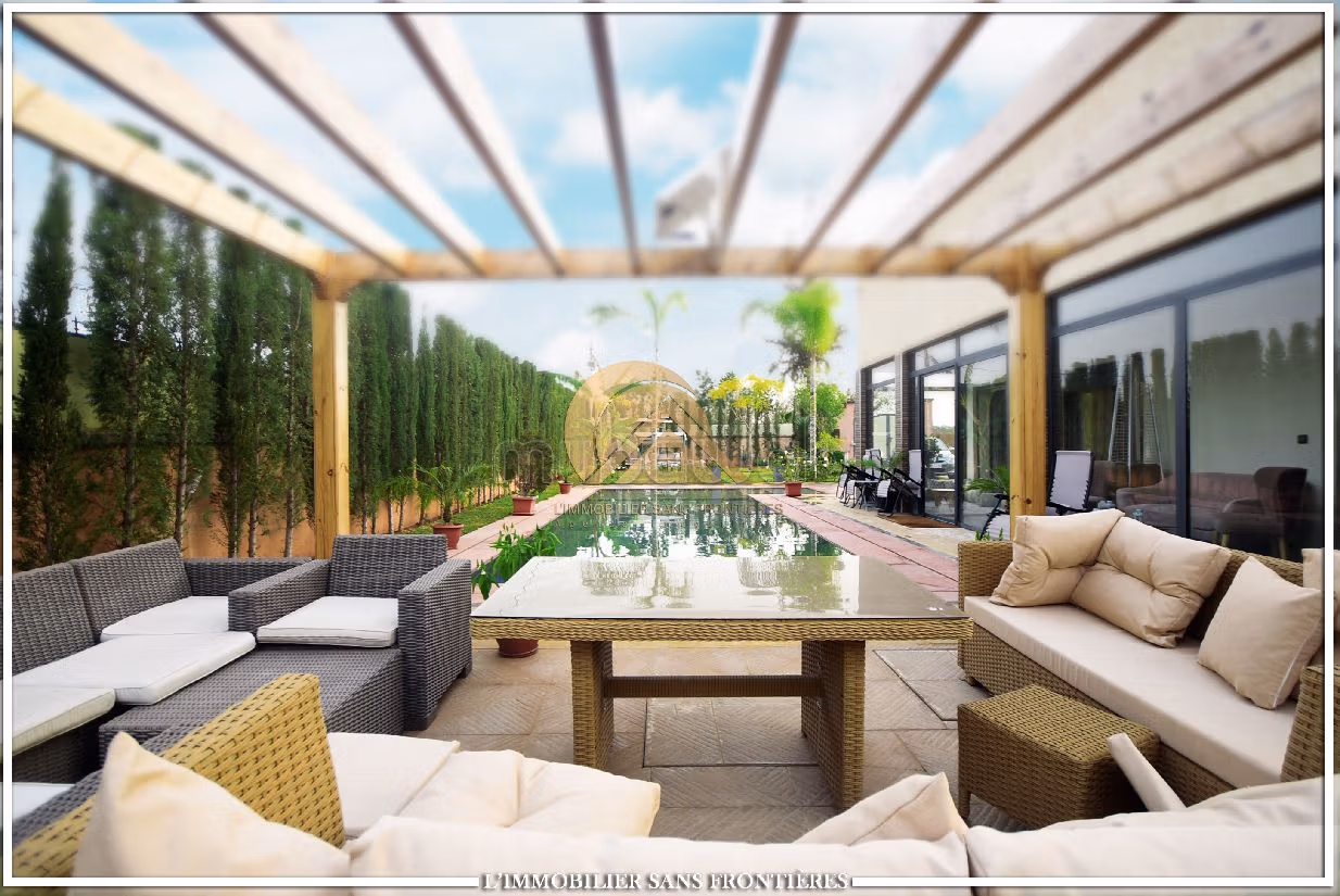 Magnificent villa for sale in Route de l'Ourika. 2 rooms. Well furnished. 