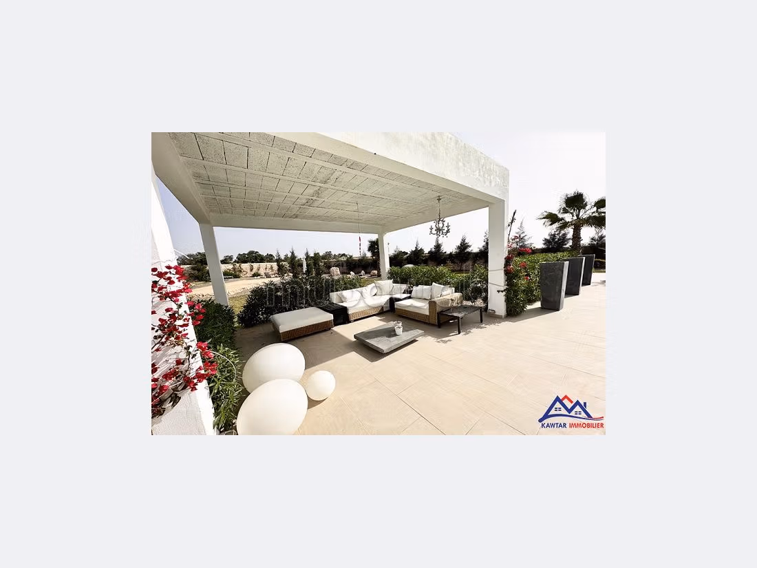 منزل فخم للبيع ب دوار العرب. المساحة 6244 م². مدفأة ، حمام سباحة