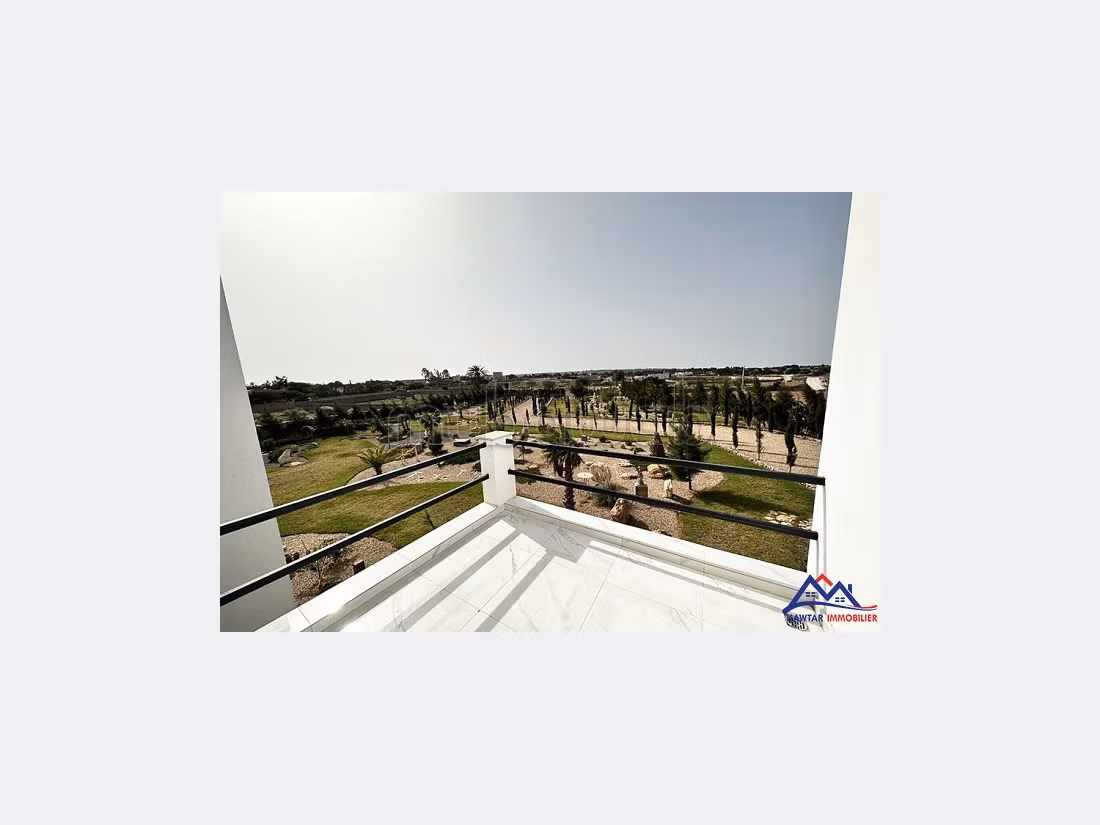 منزل فخم للبيع ب دوار العرب. المساحة 6244 م². مدفأة ، حمام سباحة