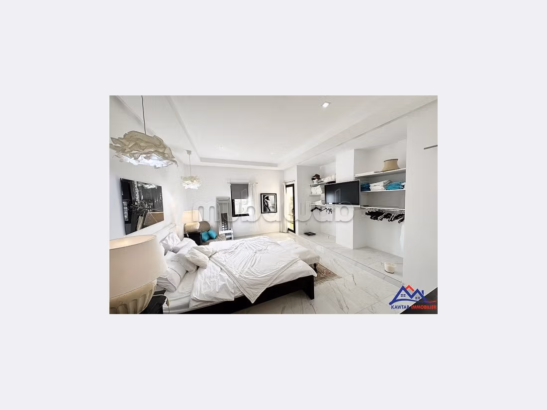 منزل فخم للبيع ب دوار العرب. المساحة 6244 م². مدفأة ، حمام سباحة