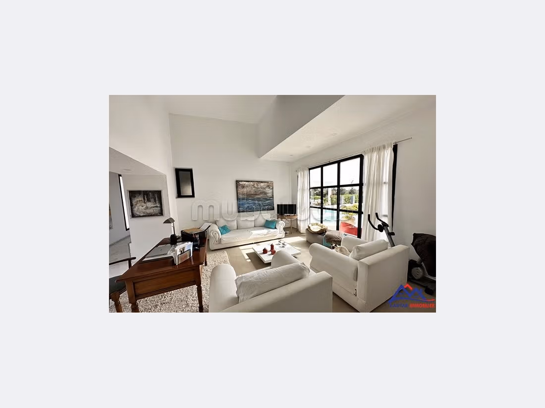 منزل فخم للبيع ب دوار العرب. المساحة 6244 م². مدفأة ، حمام سباحة