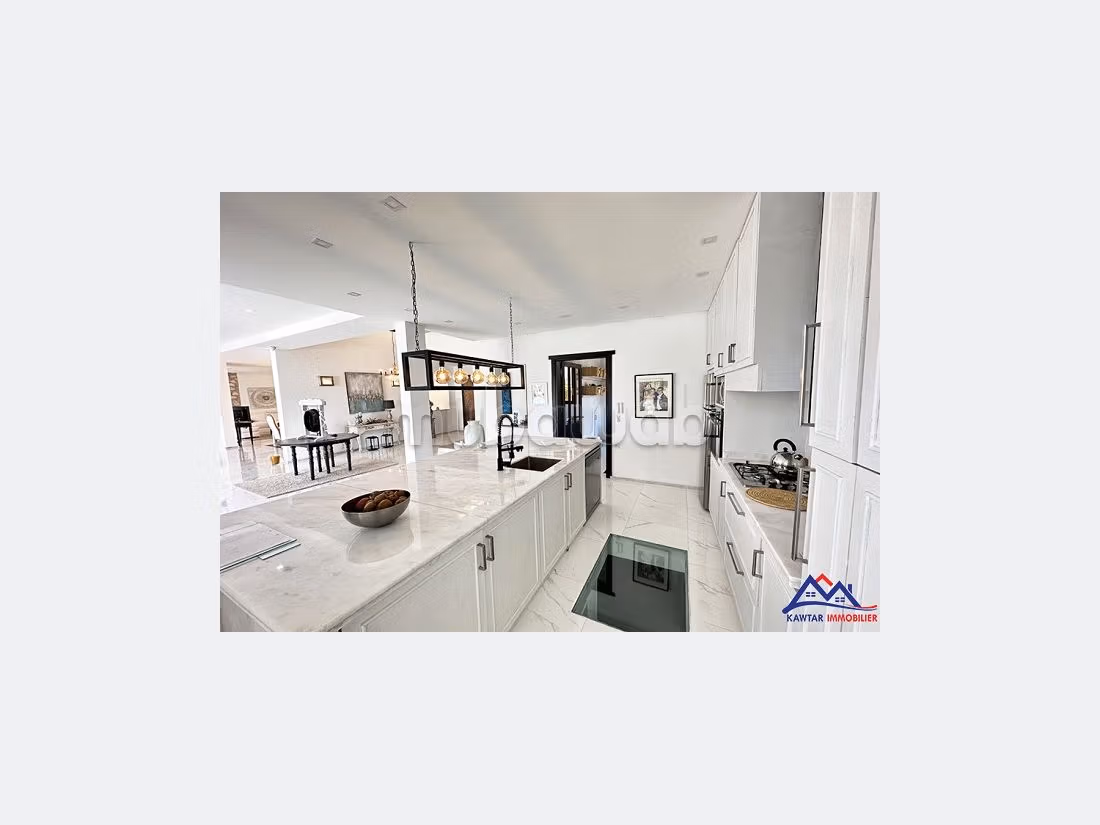 منزل فخم للبيع ب دوار العرب. المساحة 6244 م². مدفأة ، حمام سباحة