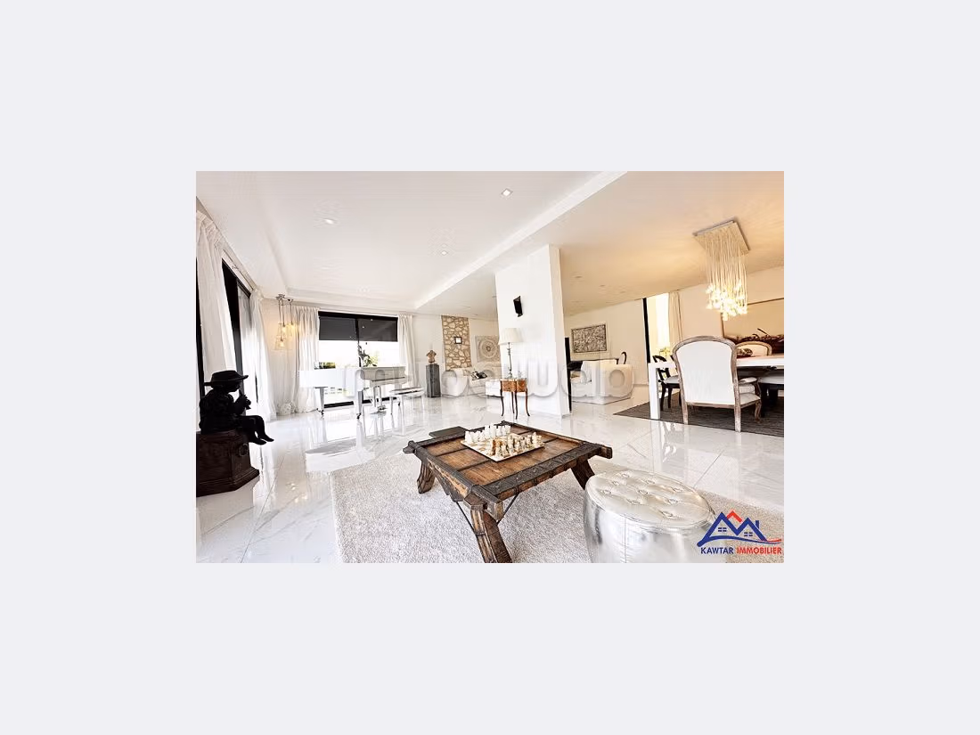 منزل فخم للبيع ب دوار العرب. المساحة 6244 م². مدفأة ، حمام سباحة