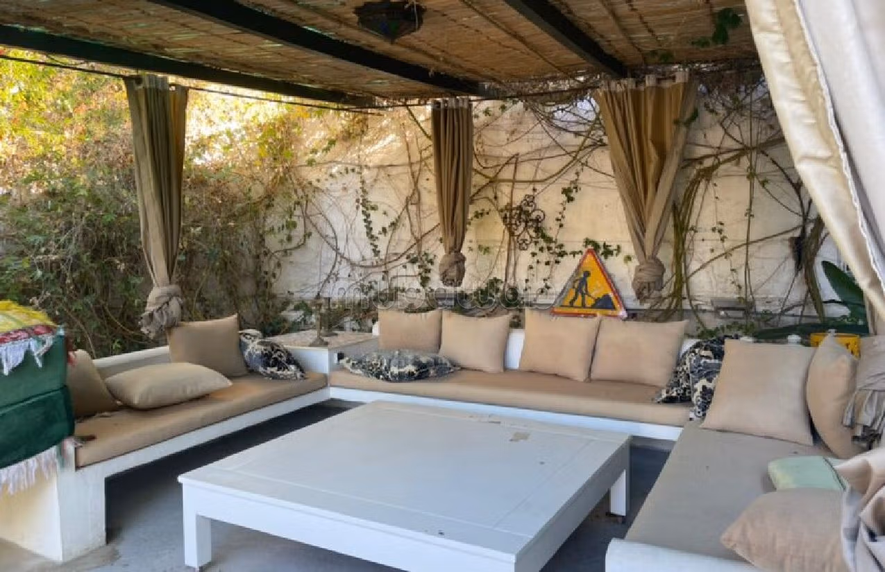 Villa a vendre a tanger avec piscine quartier residentiel surface 516m²