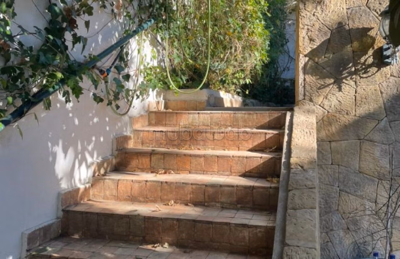 Villa a vendre a tanger avec piscine quartier residentiel surface 516m²