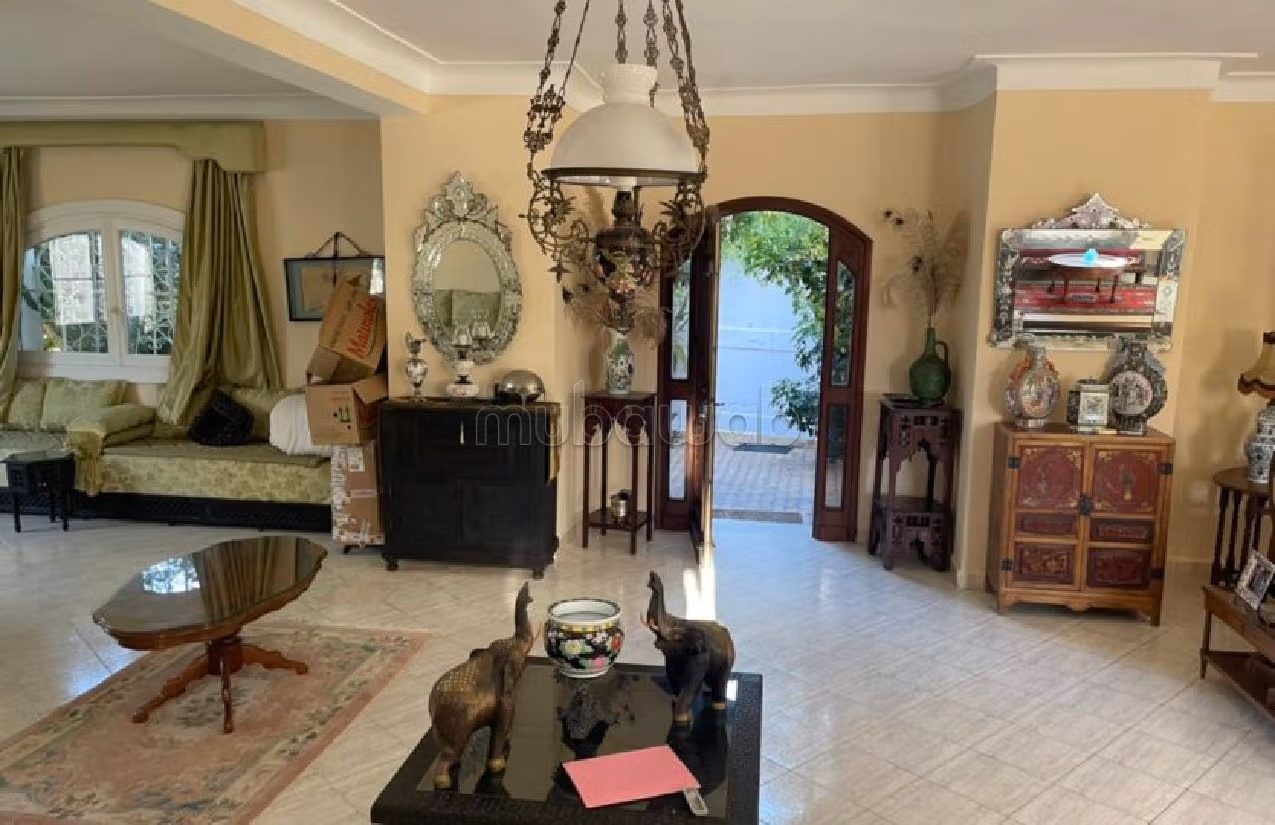 Villa a vendre a tanger avec piscine quartier residentiel surface 516m²