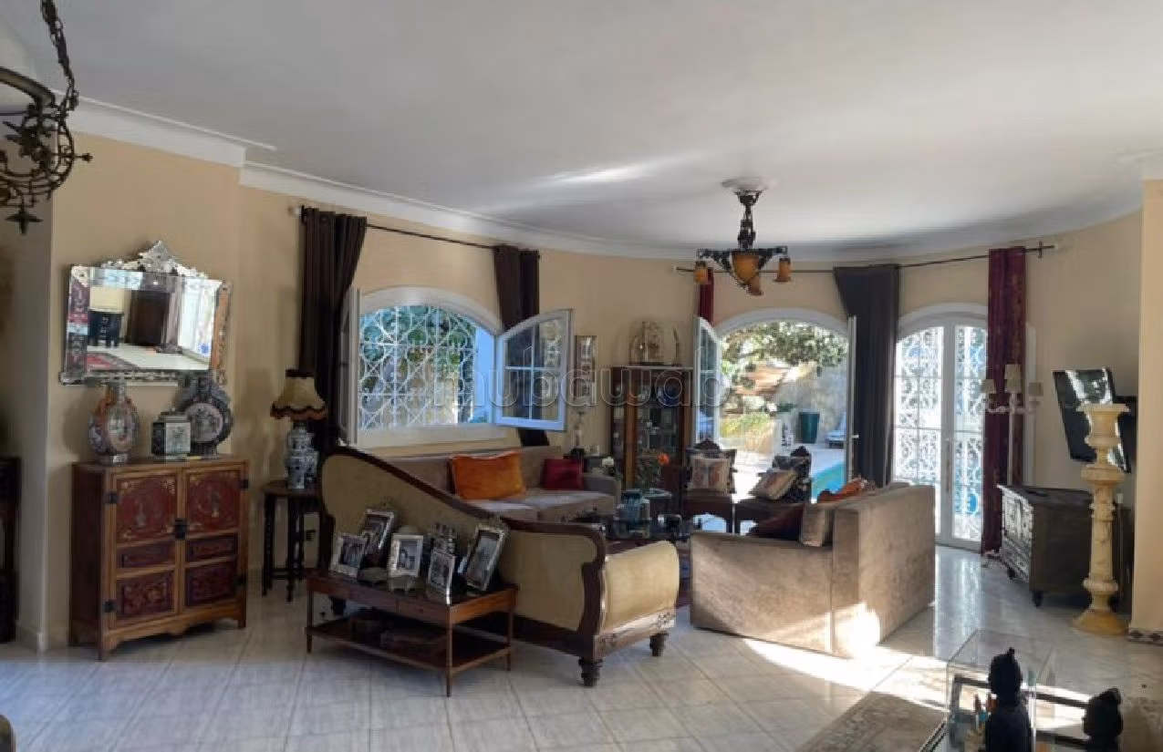 Villa a vendre a tanger avec piscine quartier residentiel surface 516m²