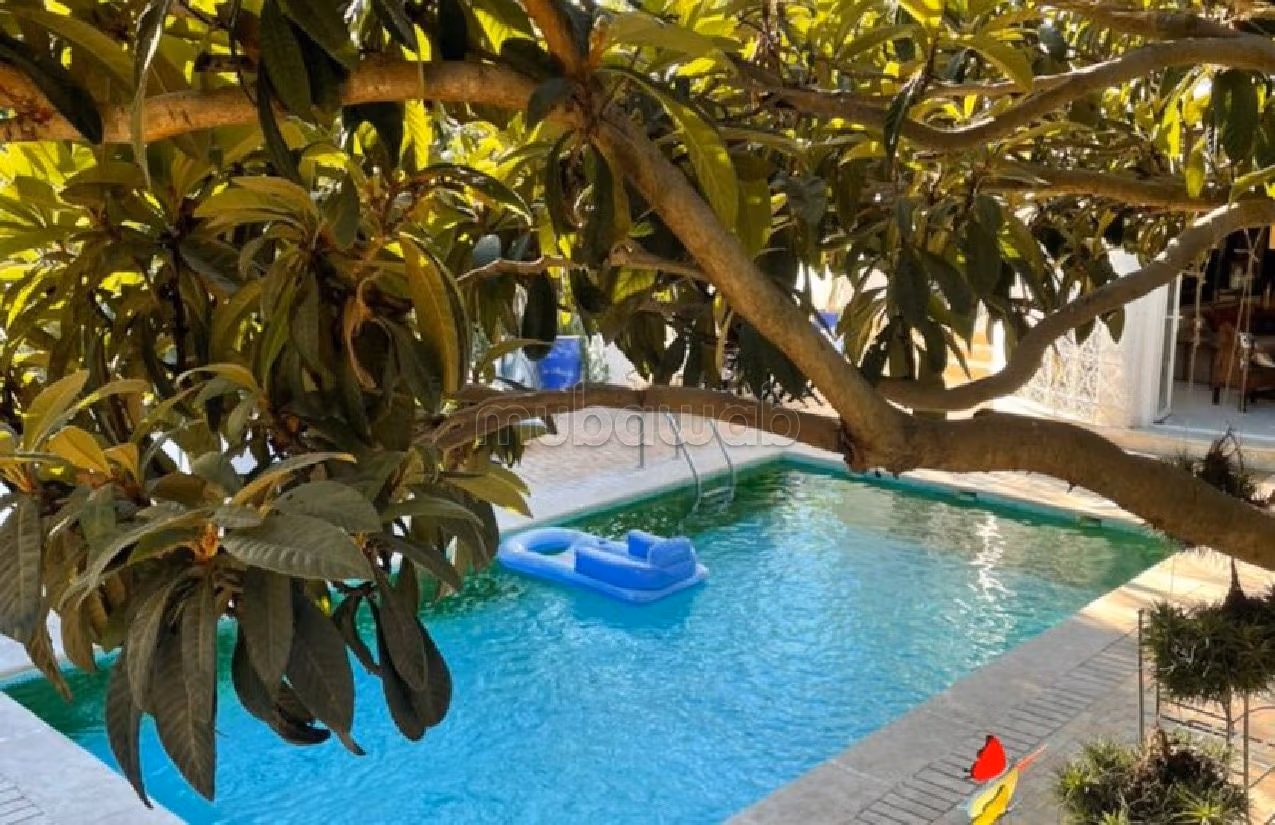 Villa a vendre a tanger avec piscine quartier residentiel surface 516m²