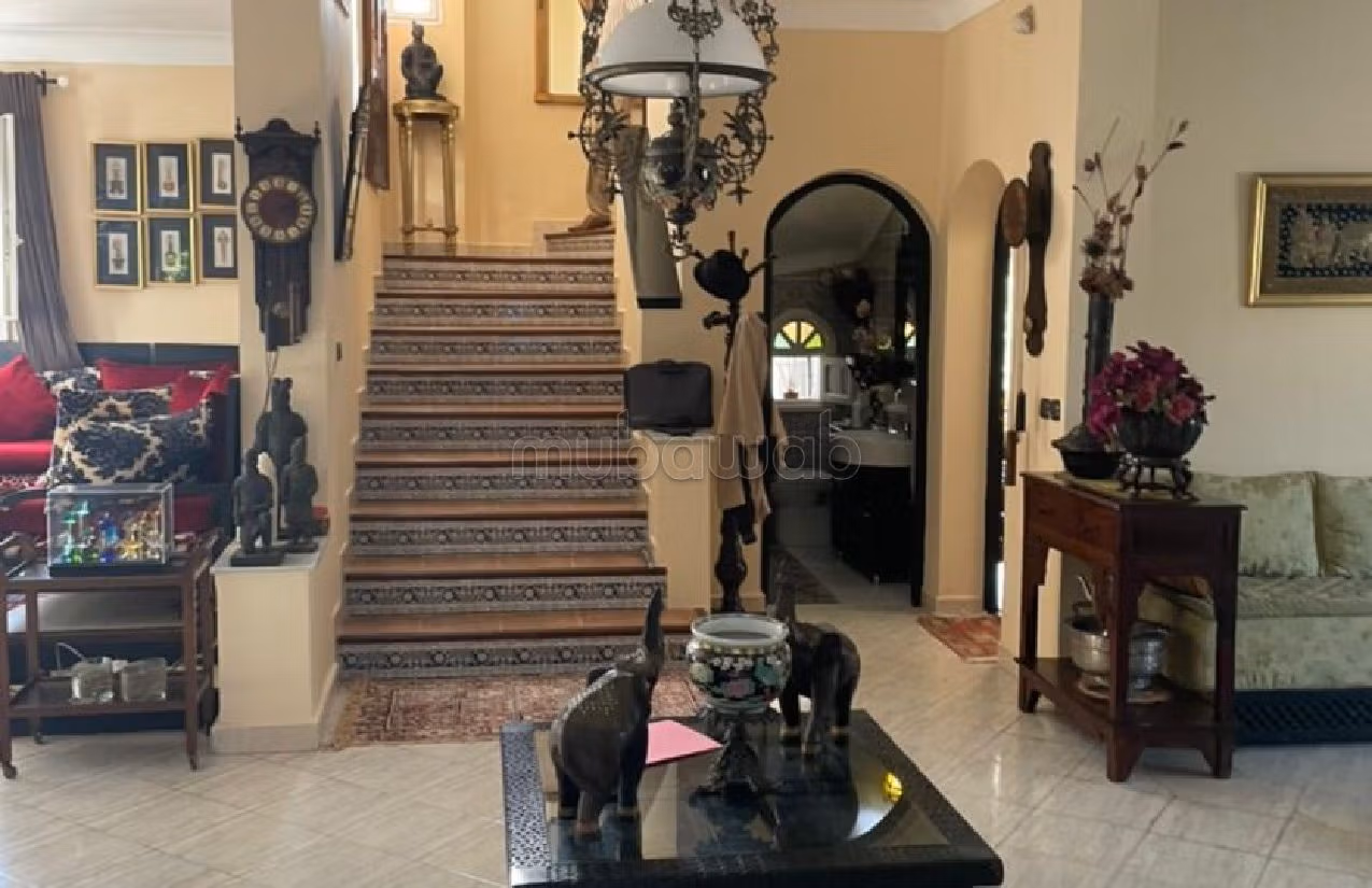 Villa a vendre a tanger avec piscine quartier residentiel surface 516m²