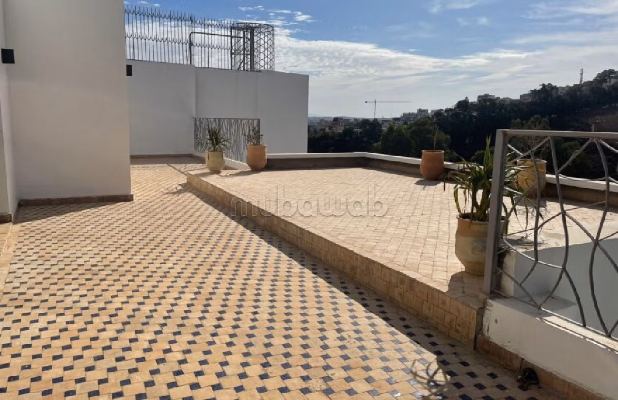 Villa a louer avec jardin situation la montagne surface 1000 m²